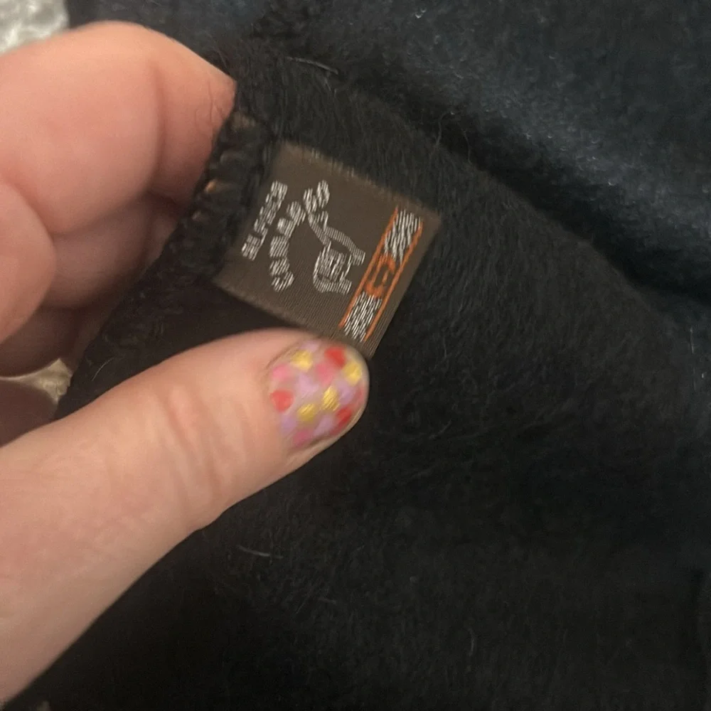 Camargo Alpaca Scarf with Alpaca Stitched Logo - Black